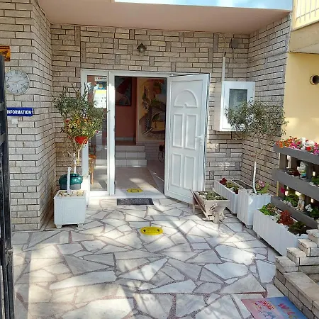 Christina * Ολυμπιακή Ακτή