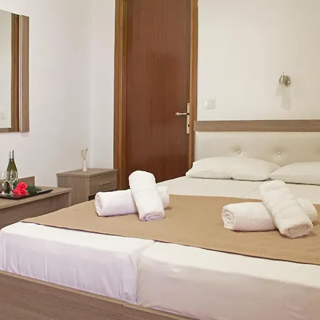 Christina Ολυμπιακή Ακτή