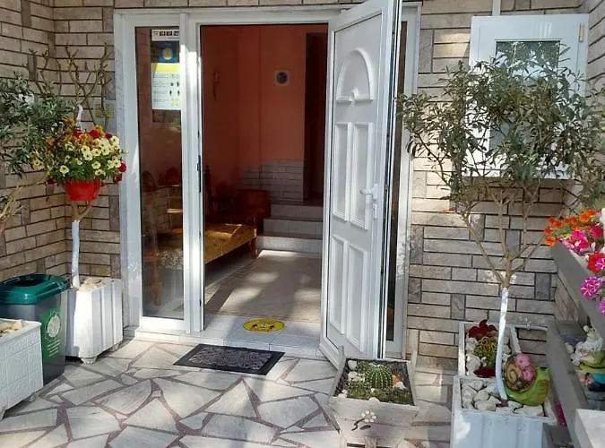 Christina * Ολυμπιακή Ακτή